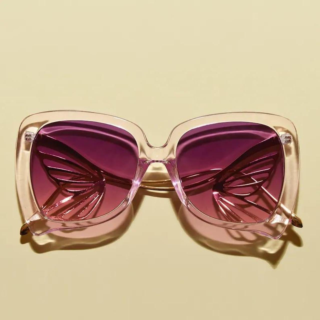 front shot lavender 1970s Vintage Style Butterfly Gold Design Ultra Oversized Sunglasses